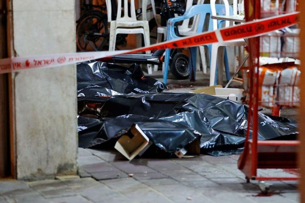 عقب عملية بني براك.. حملة بحث إسرائيلية عن "عمال فلسطينيين بدون تصاريح"