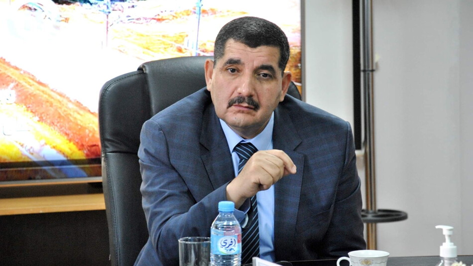 الرئيس الجزائري يقيل وزير النقل لهذا السبب