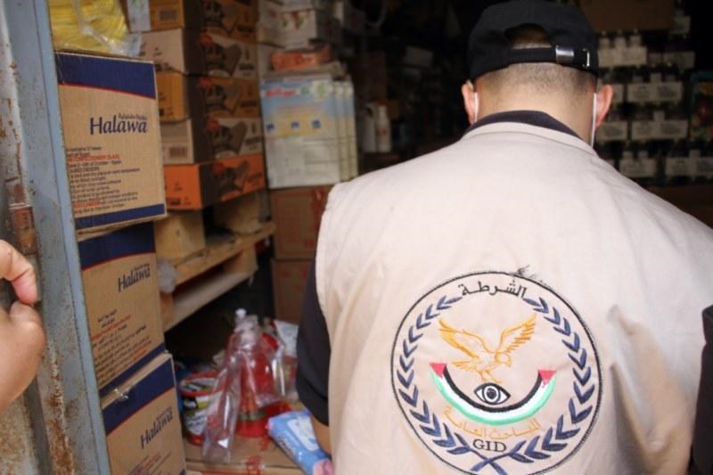 مباحث التموين تضبط 10 أطنان من المواد الغذائية المُخالِفة والمُتلاعَب بأسعارها