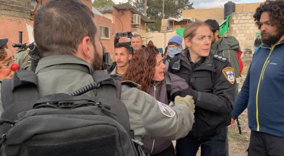لماذا يصور الاحتلال وجوه الناشطين الأجانب القادمين إلى الضفة الغربية؟
