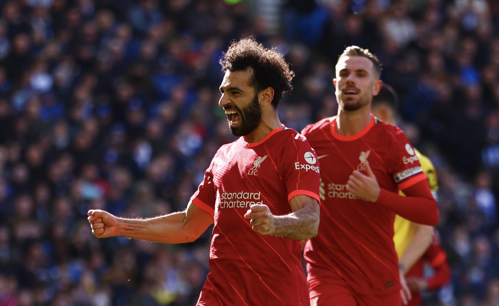 من هم اللاعبون الذين يتلقون رواتب أعلى من محمد صلاح في الدوري الإنجليزي؟
