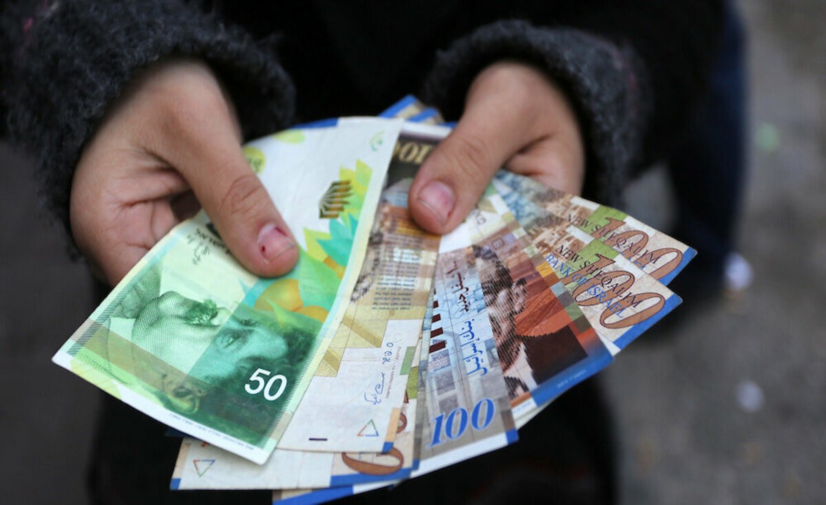 المالية تُعلن عن موعد صرف رواتب الشهداء والجرحى والأسرى المقطوعة رواتبهم