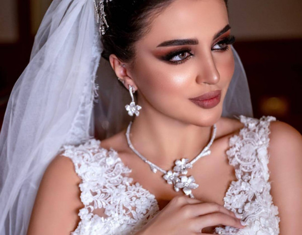 هل يوجد فرق بين مكياج الخطوبة ومكياج العرس؟؟