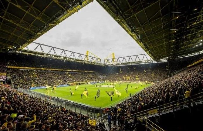 دورتموند يعلن إلغاء عضوية مستشار ألماني سابق بسبب روسيا