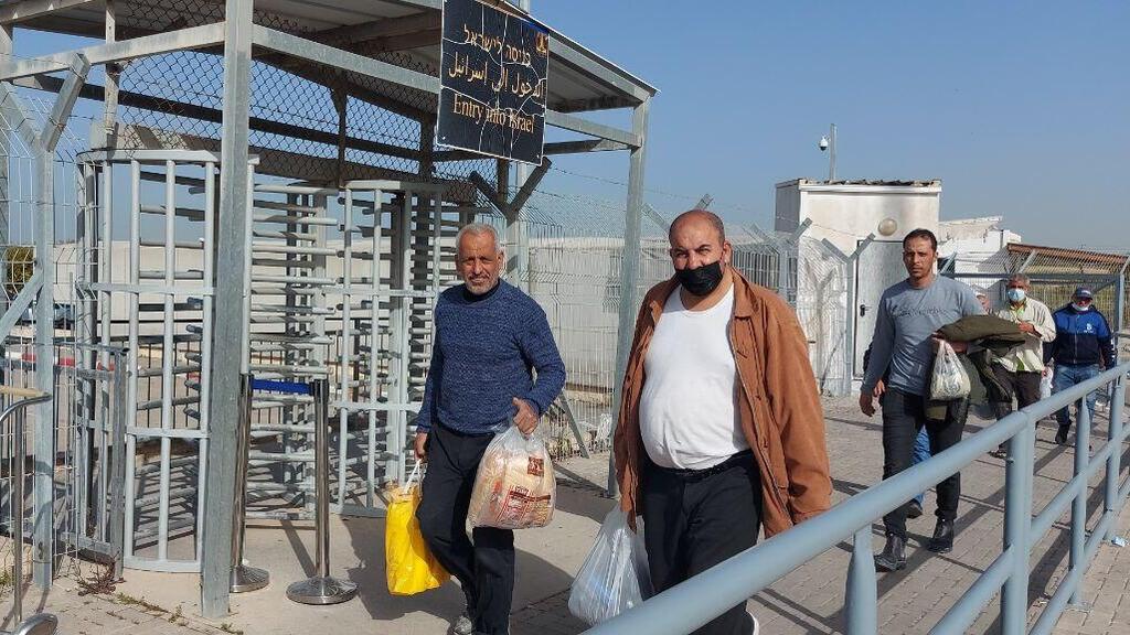 الاحتلال يتلقى طلباً لتشغيل عمال من قطاع غزة بالخليل
