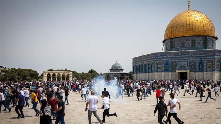 الفصائل تدين الاعتداءات الوحشية لجنود الاحتلال على المصلين في المسجد الأقصى