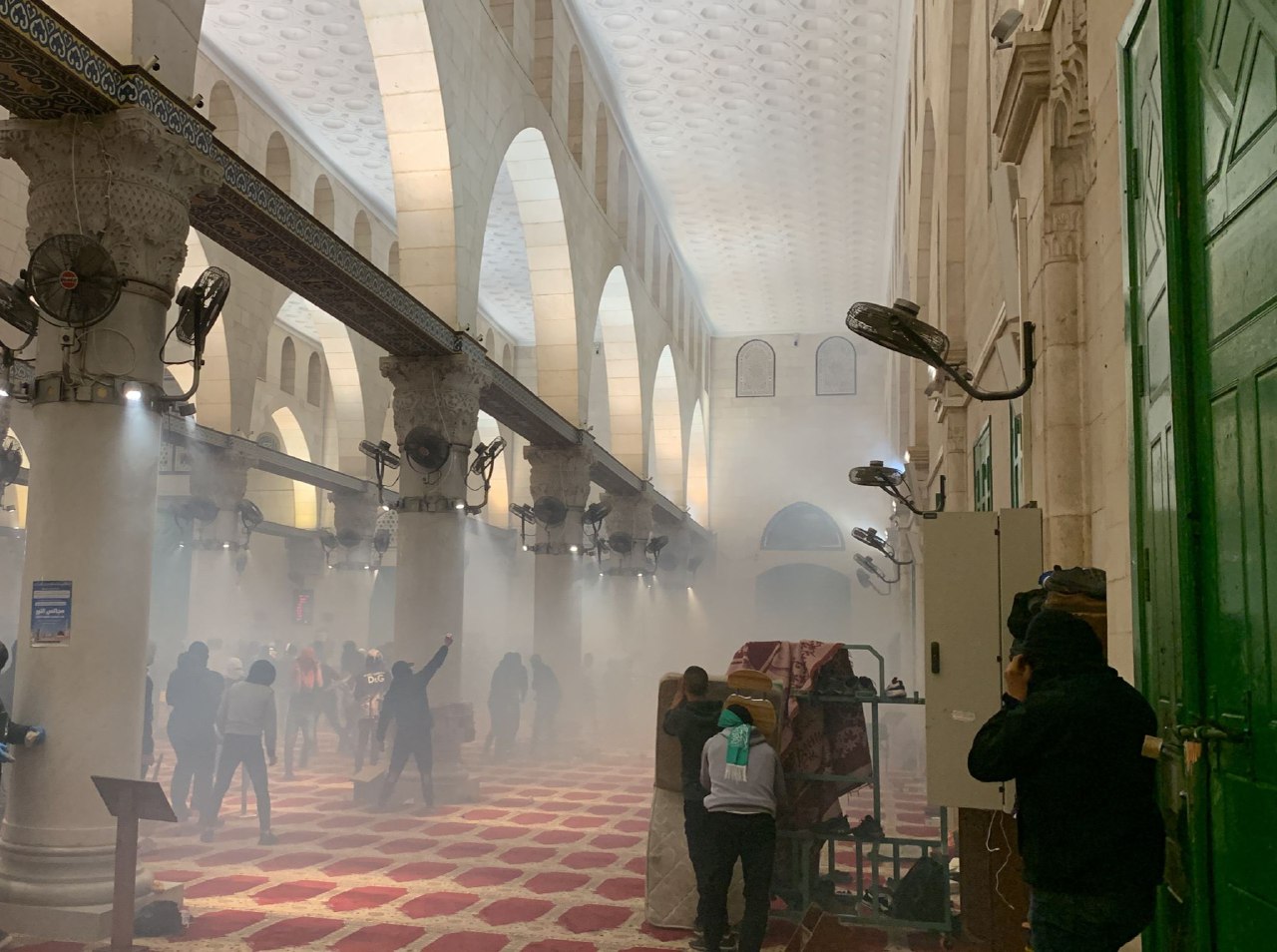 الأوقاف: اقتحام الأقصى واستباحته دفع باتجاه حرب دينية