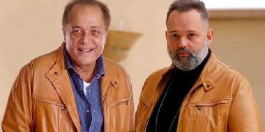 الفنان محمد محمود عبد العزيز يطلب الدعاء لوالده فى أول يوم في رمضان