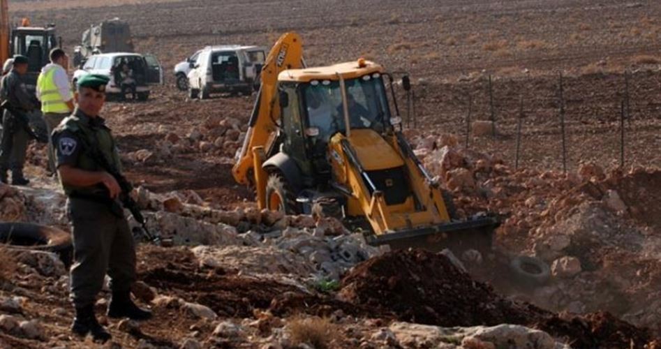 آليات الاحتلال تجرف مساحات واسعة من الأراضي في سلفيت