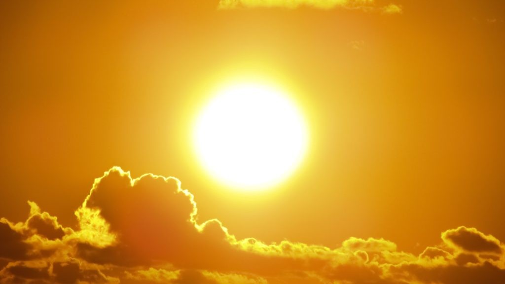 الطقس اليوم: أجواء حارة وجافة ومغبرة