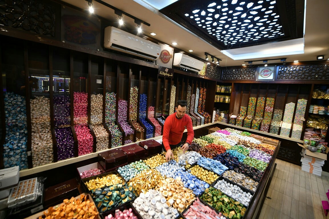 تشهد إقبالاً واسعاً.. (طالع) أصناف وأسعار شوكولاتة عيد الفطر 2022 في غزة