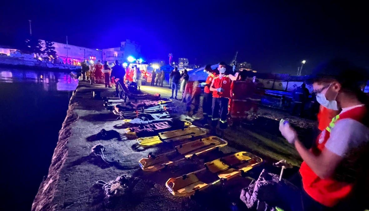 وفاة طفلة وإنقاذ 40 شخصًا جرّاء غرق زورق شمال لبنان