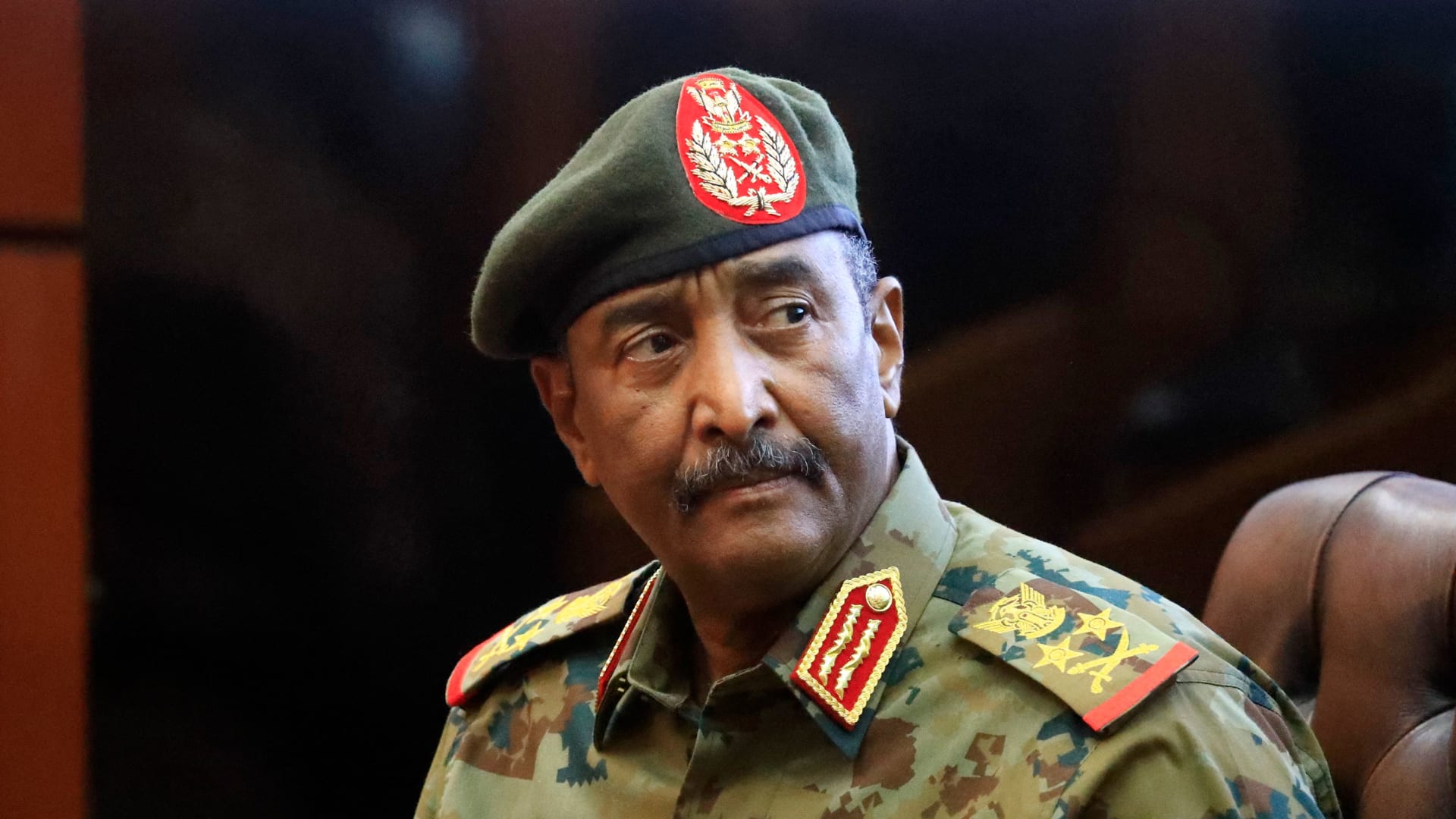الجولة الأولى له منذ بدء الحرب.. البرهان في مصر