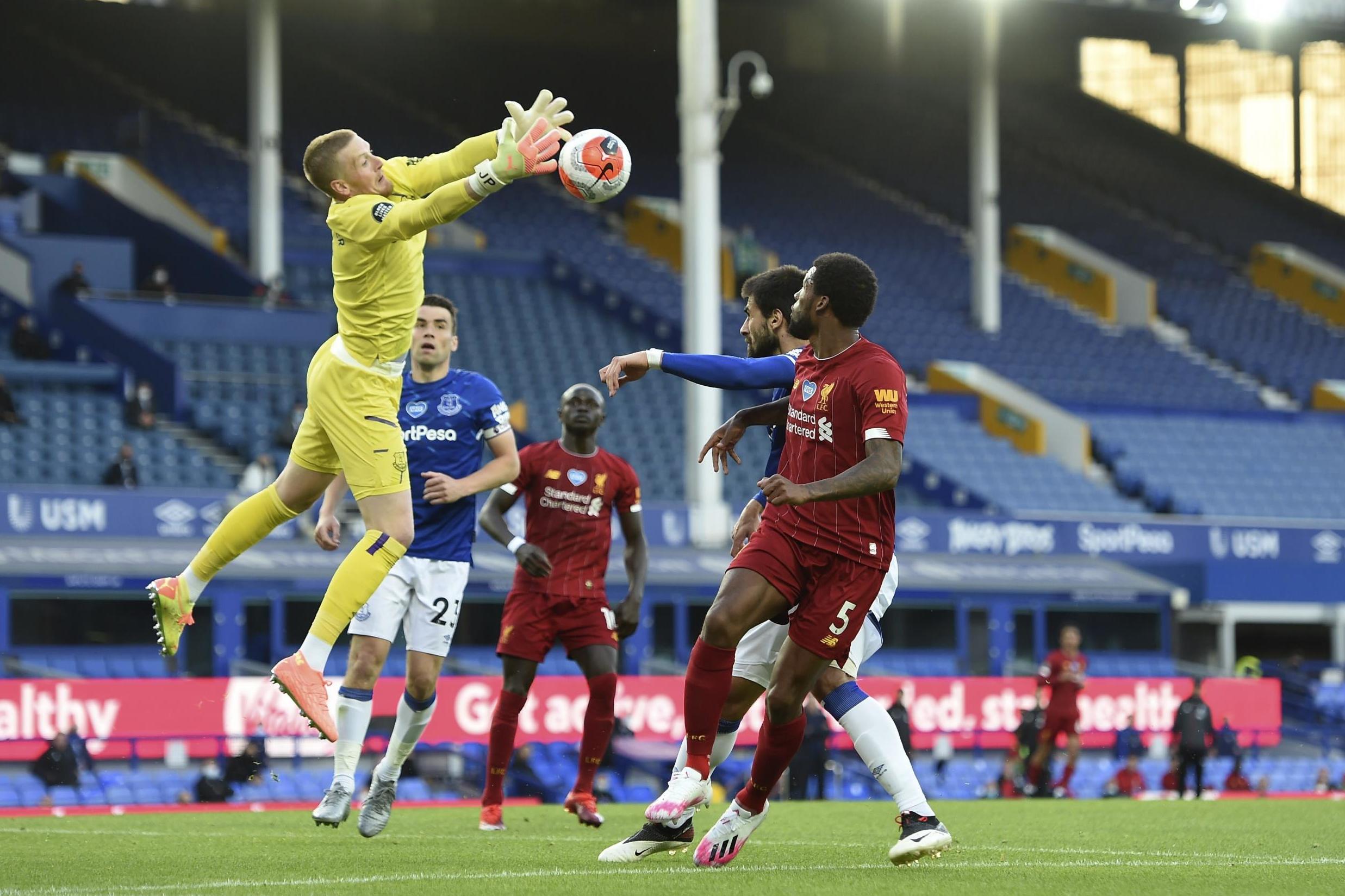 ليفربول يتخطى إيفرتون بعد مواجهة معقدة ويواصل سباقه مع السيتي
