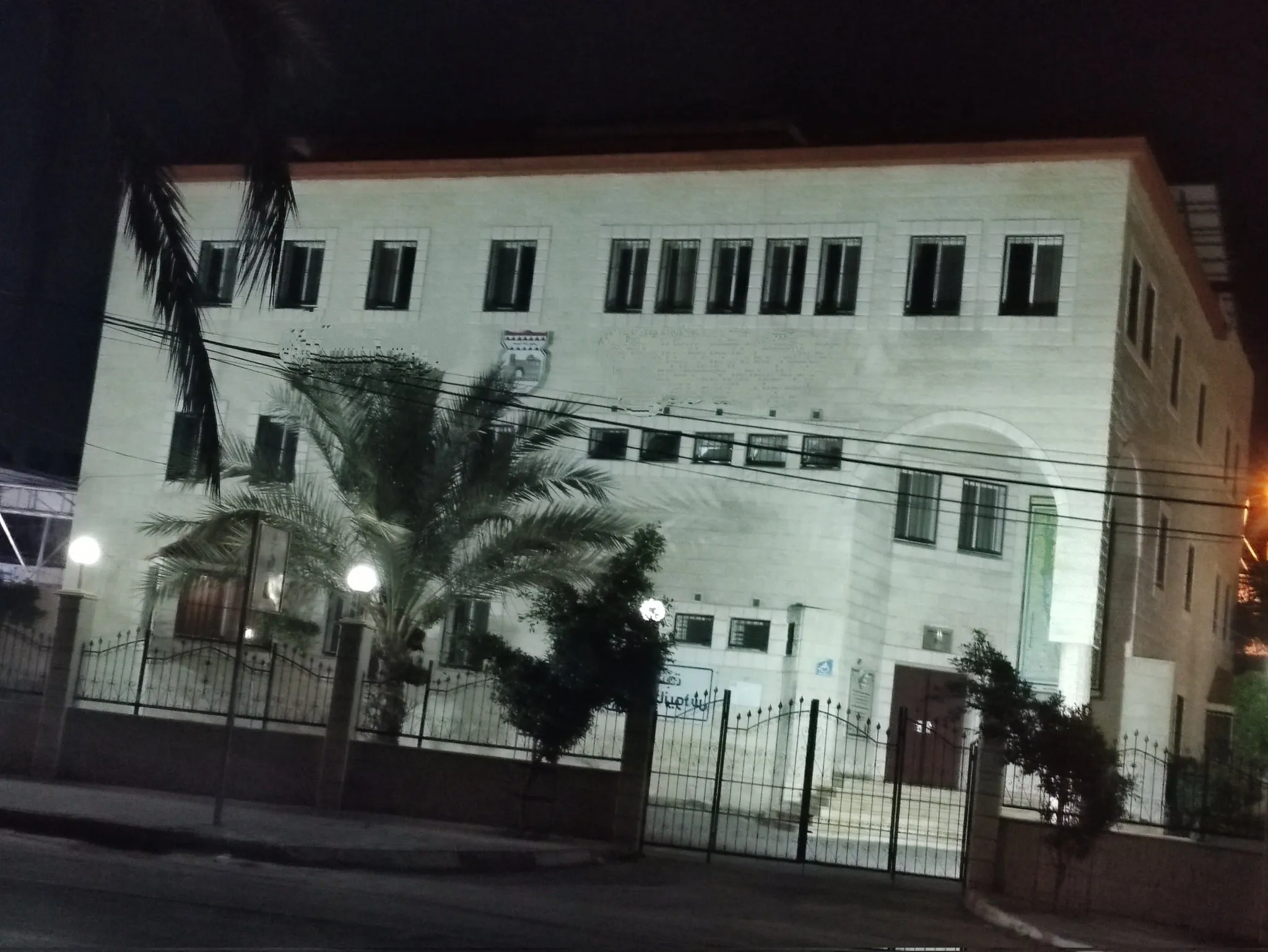 مجهولون يُطلقون النار تجاه مقر المقاطعة في جنين