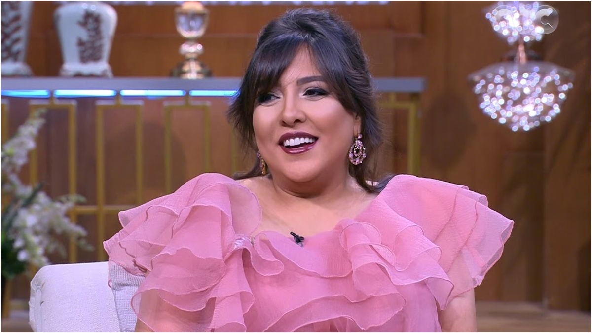 مي كساب تخطف الأنظار في أحدث ظهور لها برفقة زوجها