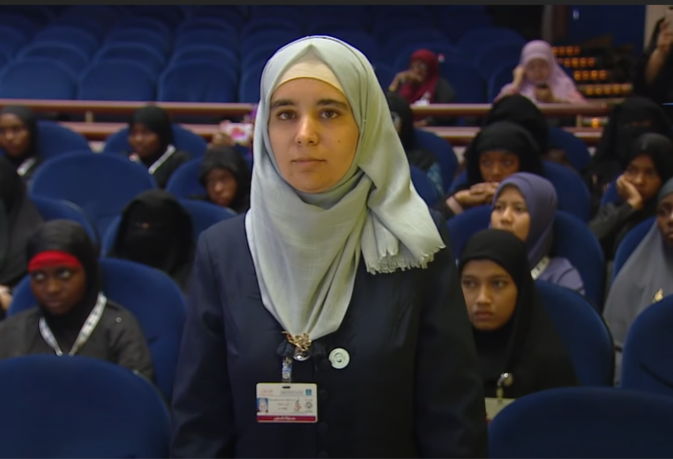 الفلسطينية إسراء صلاح تحصد المركز الثاني في مسابقة تتارستان الدولية للقرآن