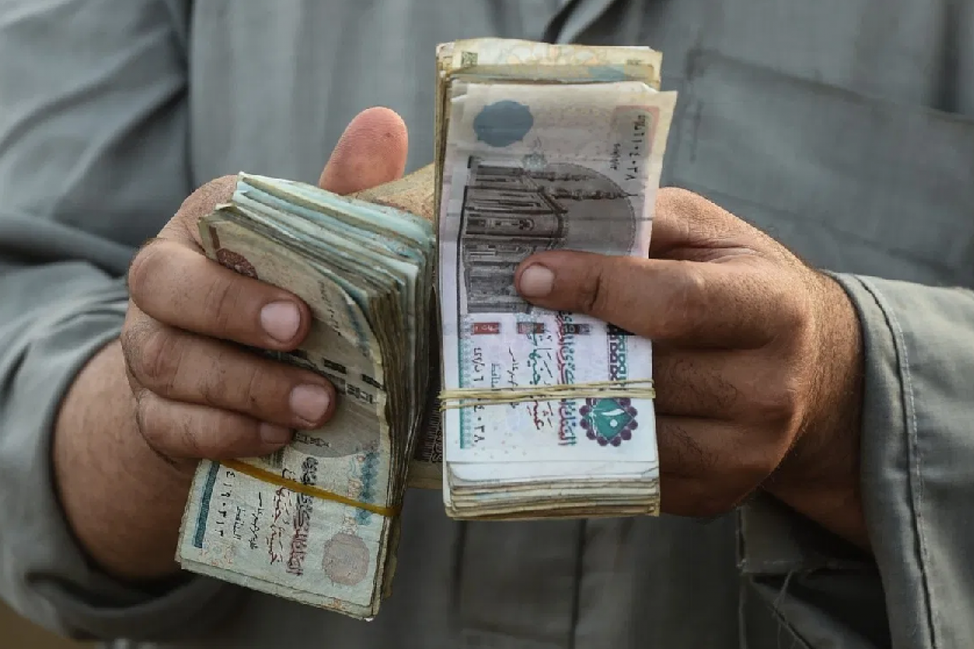 للمرة الأولى منذ رفع الفائدة.. الدولار يرتفع مقابل الجنيه المصري