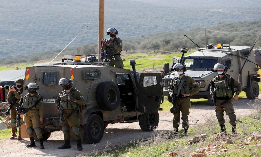 الاحتلال يحتجز ثلاثة شبان على حاجز حوارة جنوب نابلس