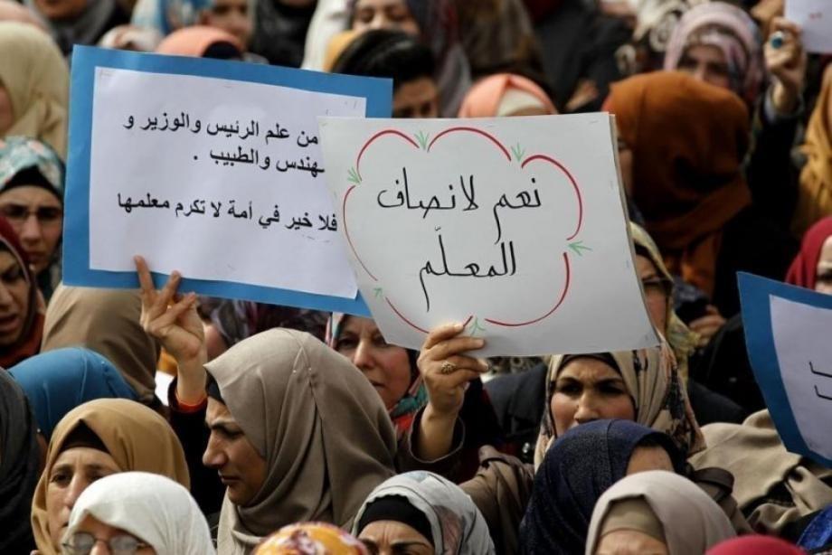 حراك المعلمين بالضفة يقرر تجميد خطواته الاحتجاجية