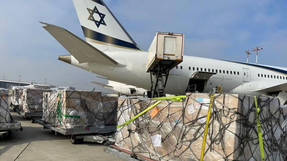 للمرة الأولى.. الاحتلال يُرسل خوذات وسترات واقية إلى أوكرانيا