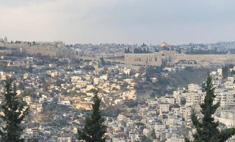 صحيفة عبرية: مشروع استيطاني جديد على أرض جبل المكبر في القدس