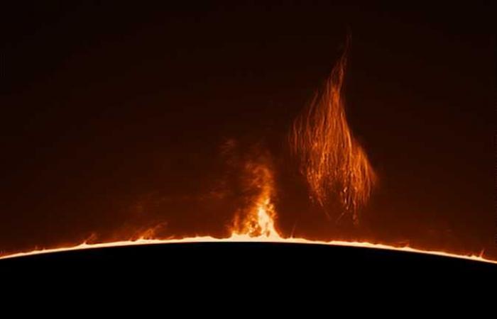 مصر: ألسنة لهب تنبعث من باطن الأرض في الوادي الجديد