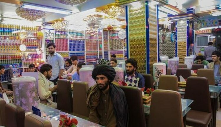 الفصل بين النساء والرجال