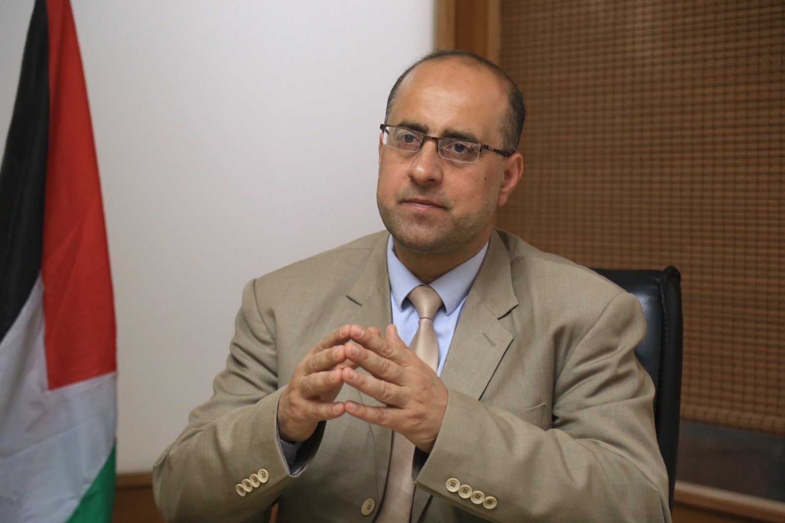 حمدونة يُطالب بتعقب أجهزة الاحتلال ومحاسبتهم