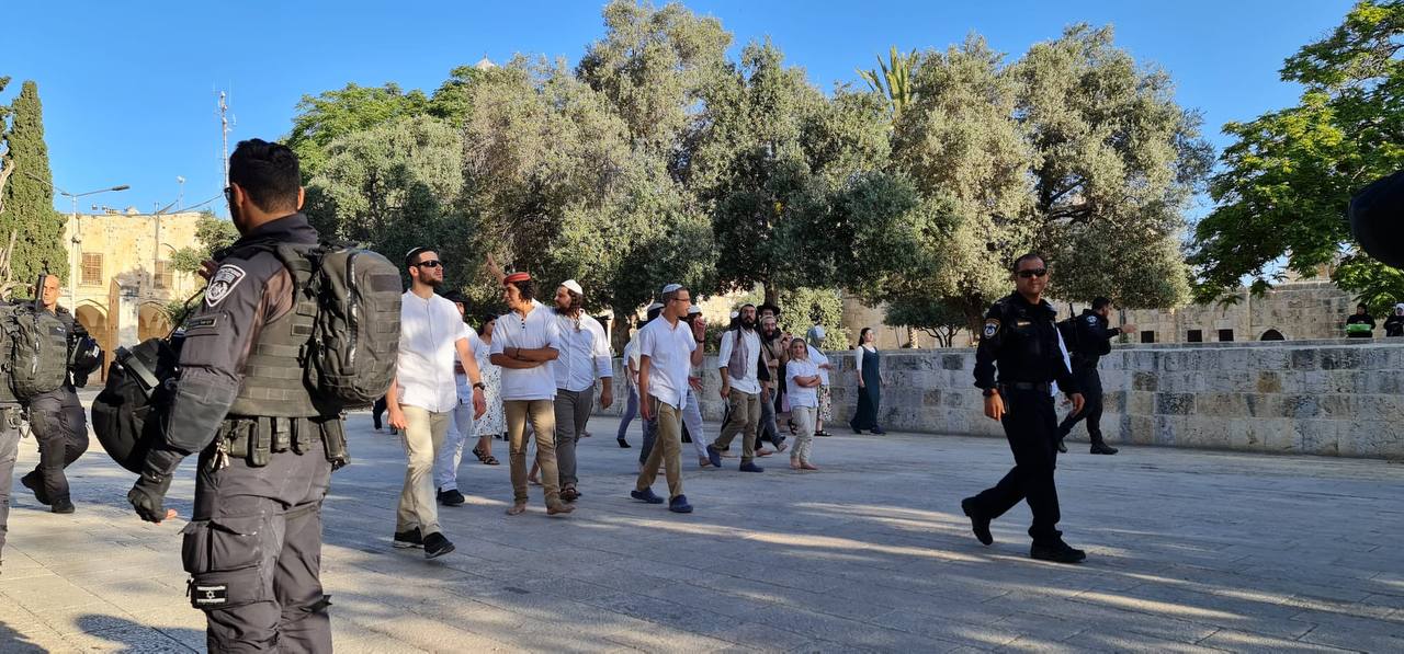 مستوطنون يقتحمون الأقصى والاحتلال يشدد من إجراءاته الأمنية