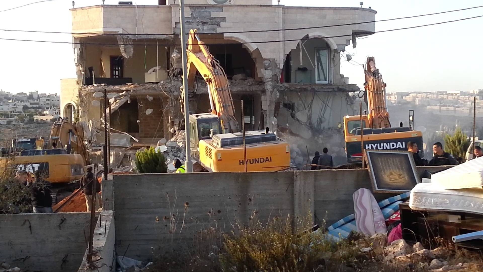 الاحتلال يهدم منزلاً في بلدة صور باهر جنوب شرقي القدس