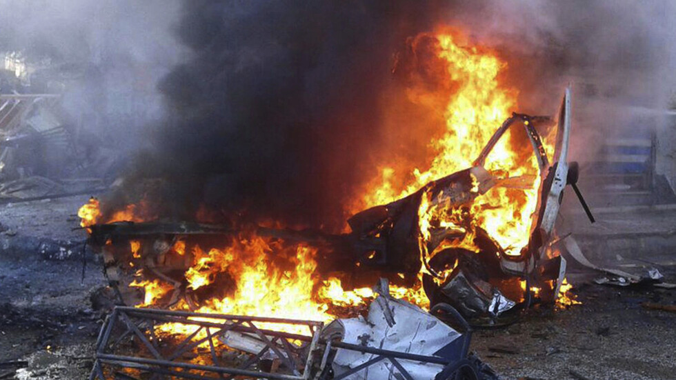 13 قتيلا عسكريا ومدنيا بتفجير حافلة في الرقة شمال سوريا