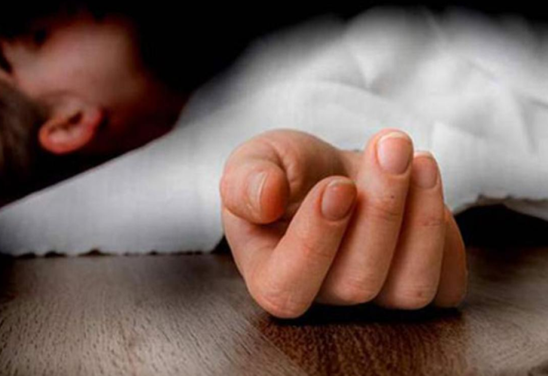 والدته محبوسة على كمبيالات.. أب يقتل نجله بسبب لعبه المتكرر في الشارع