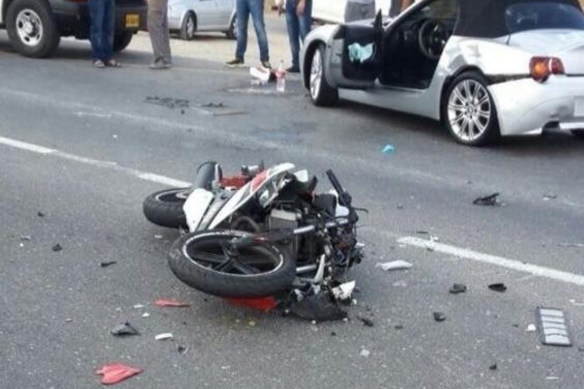 النقب: وفاة شخص وإصابة 11 آخرين في حادث طرق بين حافلة ودراجة نارية