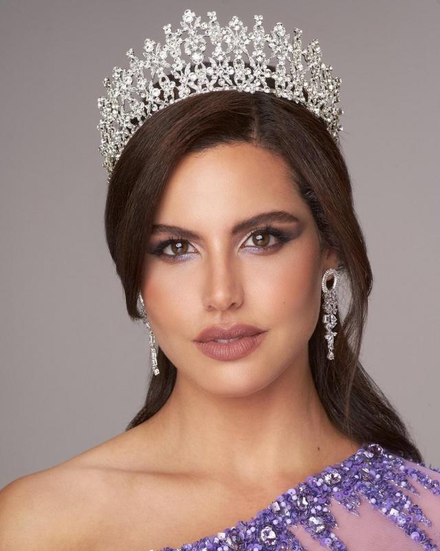 نادين أيوب تتوج رسميا بلقب ملكة جمال فلسطين (صور)