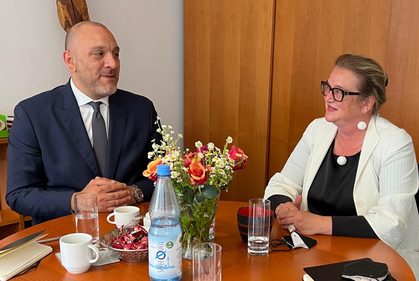 السفير عرفة يُجري سلسلة لقاءات مهمة مع برلمانيين أوروبيين نُصرة لفلسطين