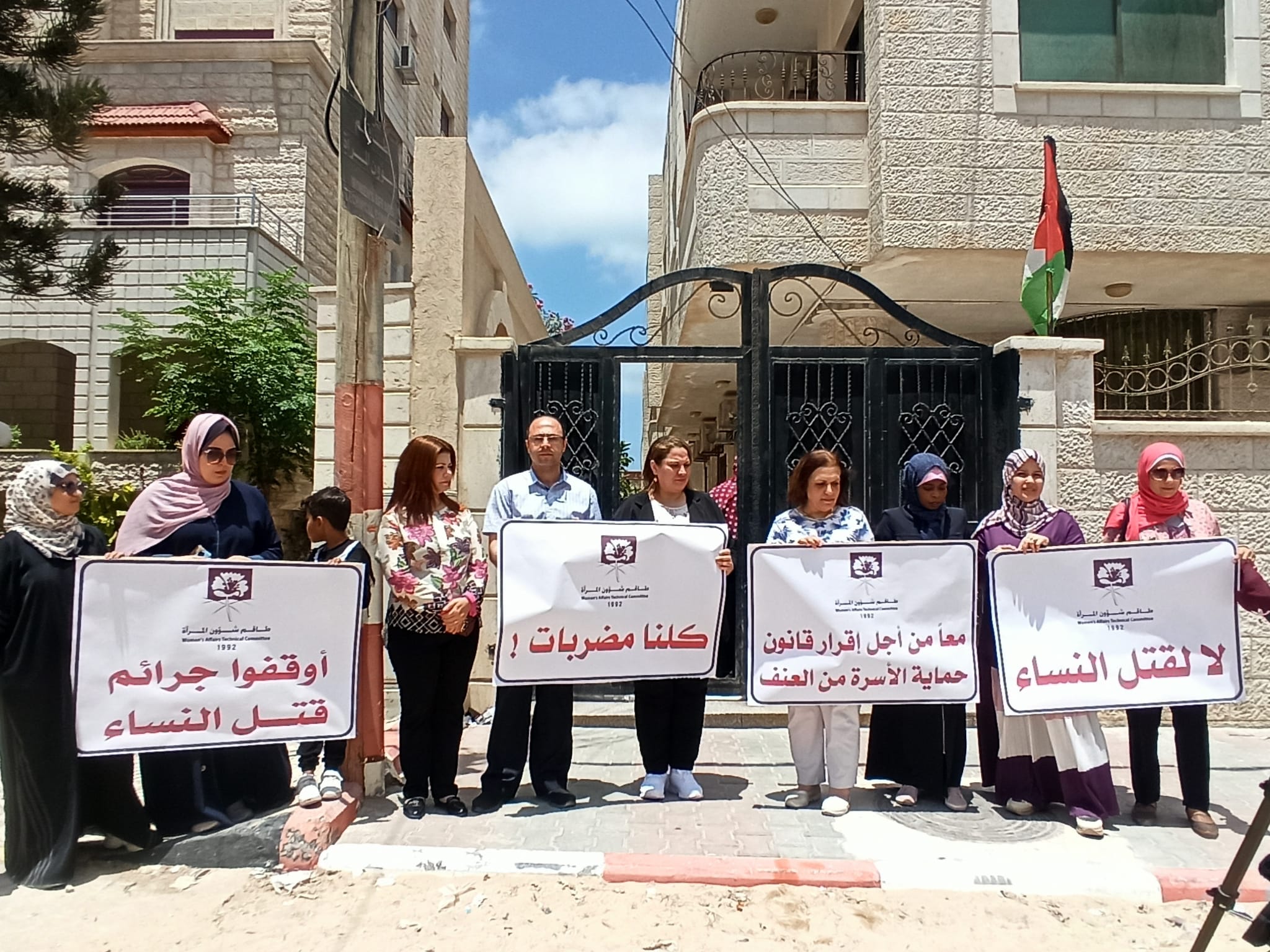 إضراب عابر للحدود.. نساء عربيات ينتفضن ضد العنف ويطالبن بالحماية