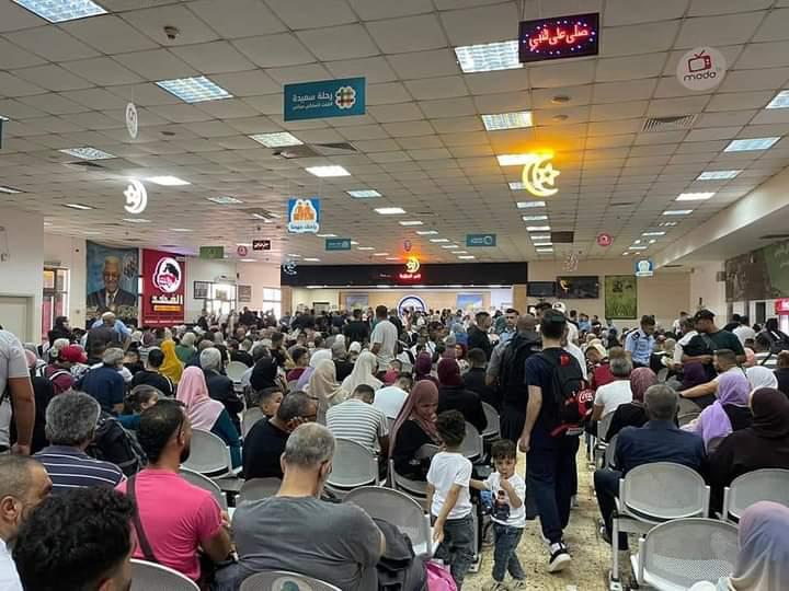 مغادرة ما يزيد عن 3000 مسافر عبر معبر الكرامة منذ الصباح