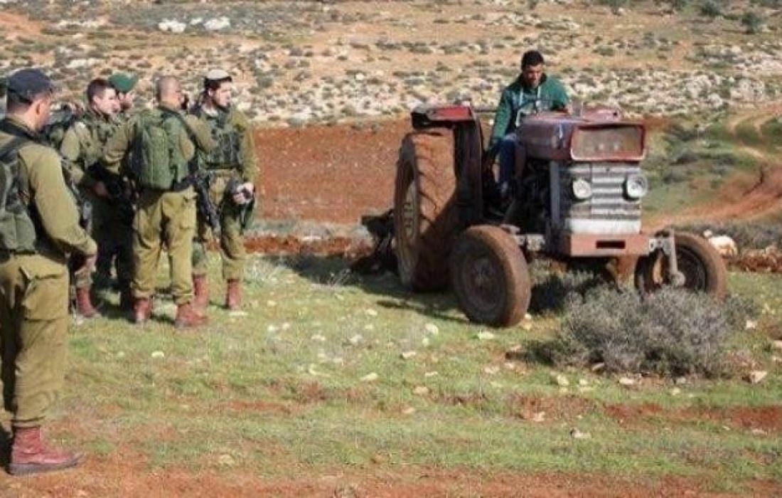 الاحتلال يستولي على جرار زراعي بالأغوار الشمالية