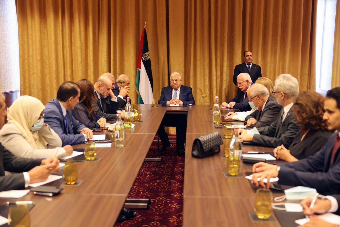 الرئيس عباس يستقبل السفراء العرب المعتمدين لدى رومانيا