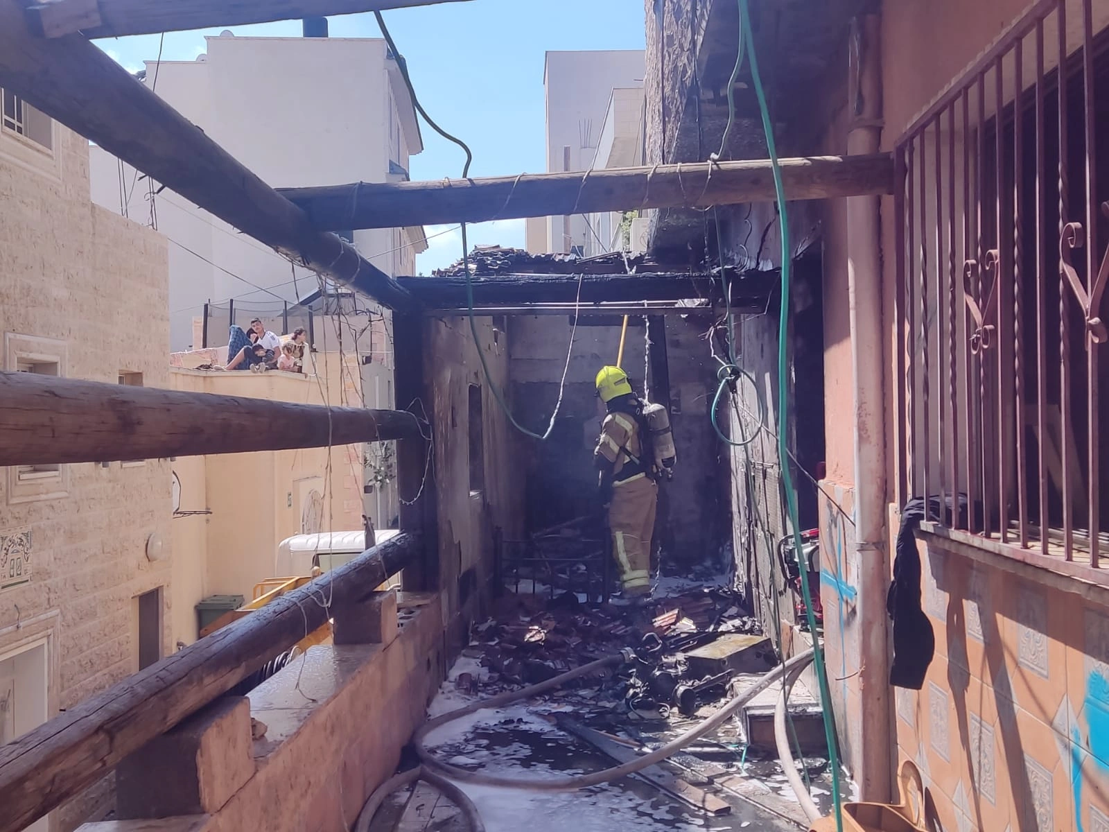 اندلاع حريق في مبنى سكني بمدينة أم الفحم