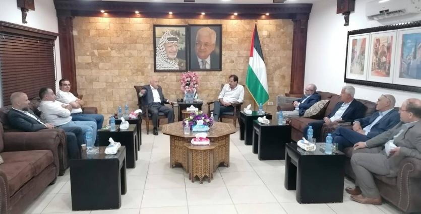 القطاع الخاص يبحث إجراءات استيراد وتصدير البضائع عبر معبر الكرامة