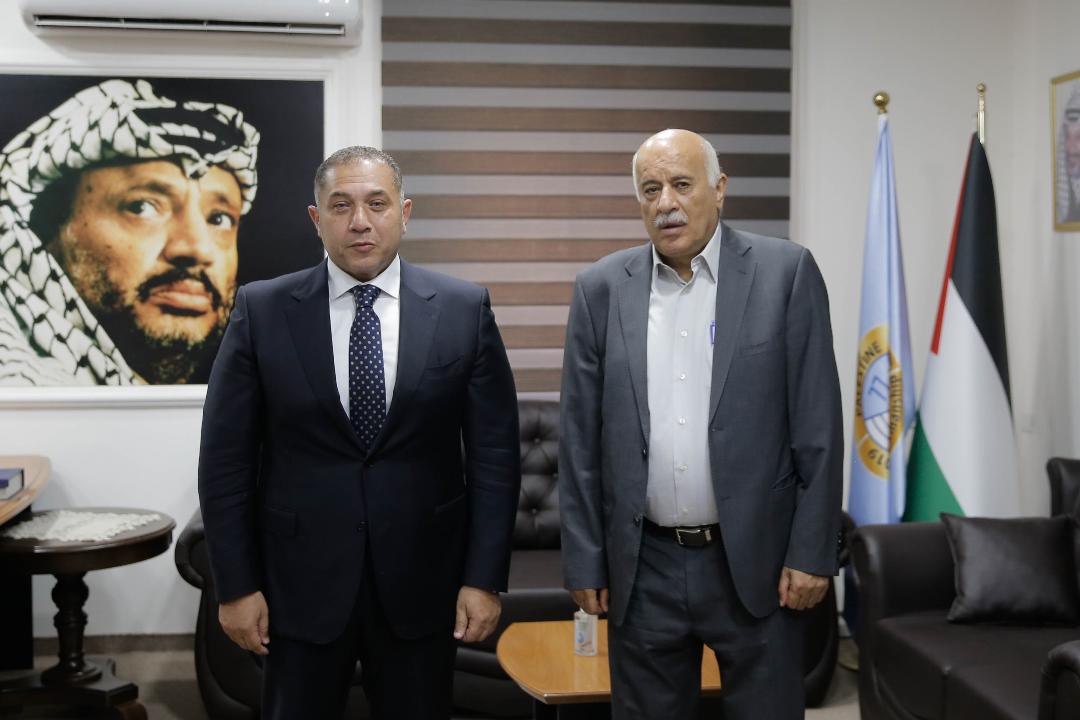 الرجوب يبحث مع السفير المصري مستجدات الساحة الفلسطينية