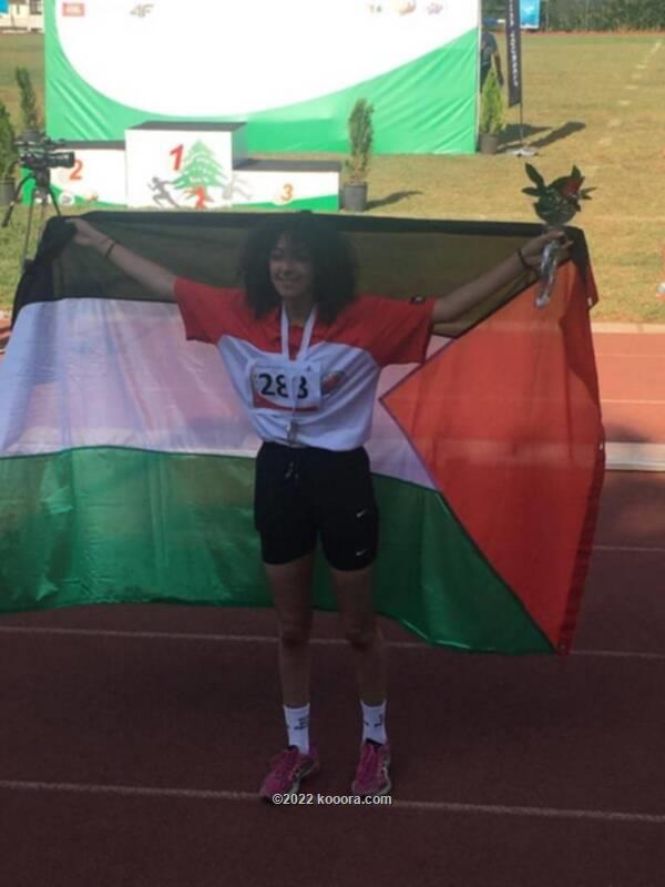 العداءة الفلسطينية ديما النمر تحرز الميدالية الفضية في سباق 1500م للشابات