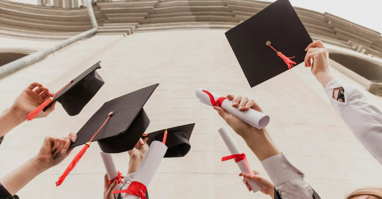 الفصائل تهنئ الطلبة المتفوقين والناجحين في الثانوية العامة 2022