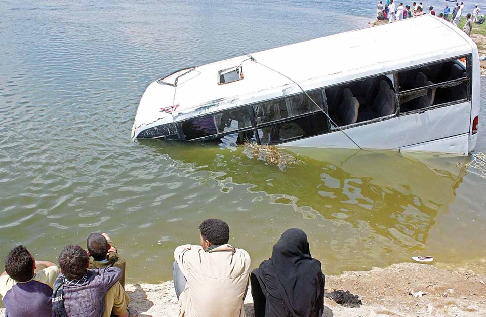 24 قتيلاً في كينيا جراء سقوط حافلة في نهر