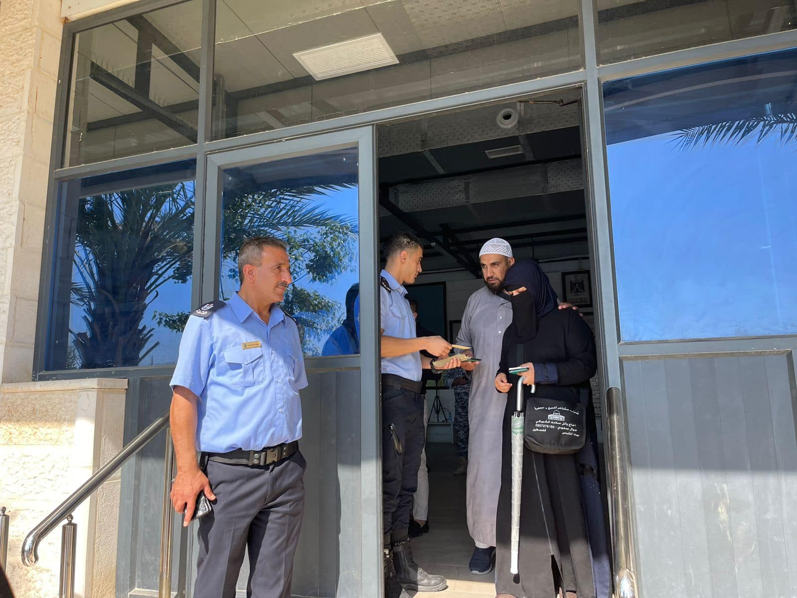 وصول الفوج الأول من حجاج الضفة الغربية عبر معبر الكرامة (صور)