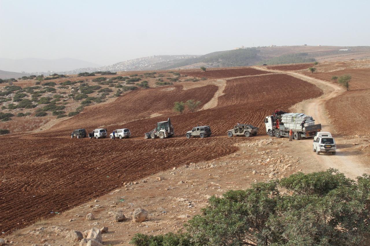 سلطات الاحتلال تُخطر بوضع اليد على مدخل قرية التوانة جنوب الخليل