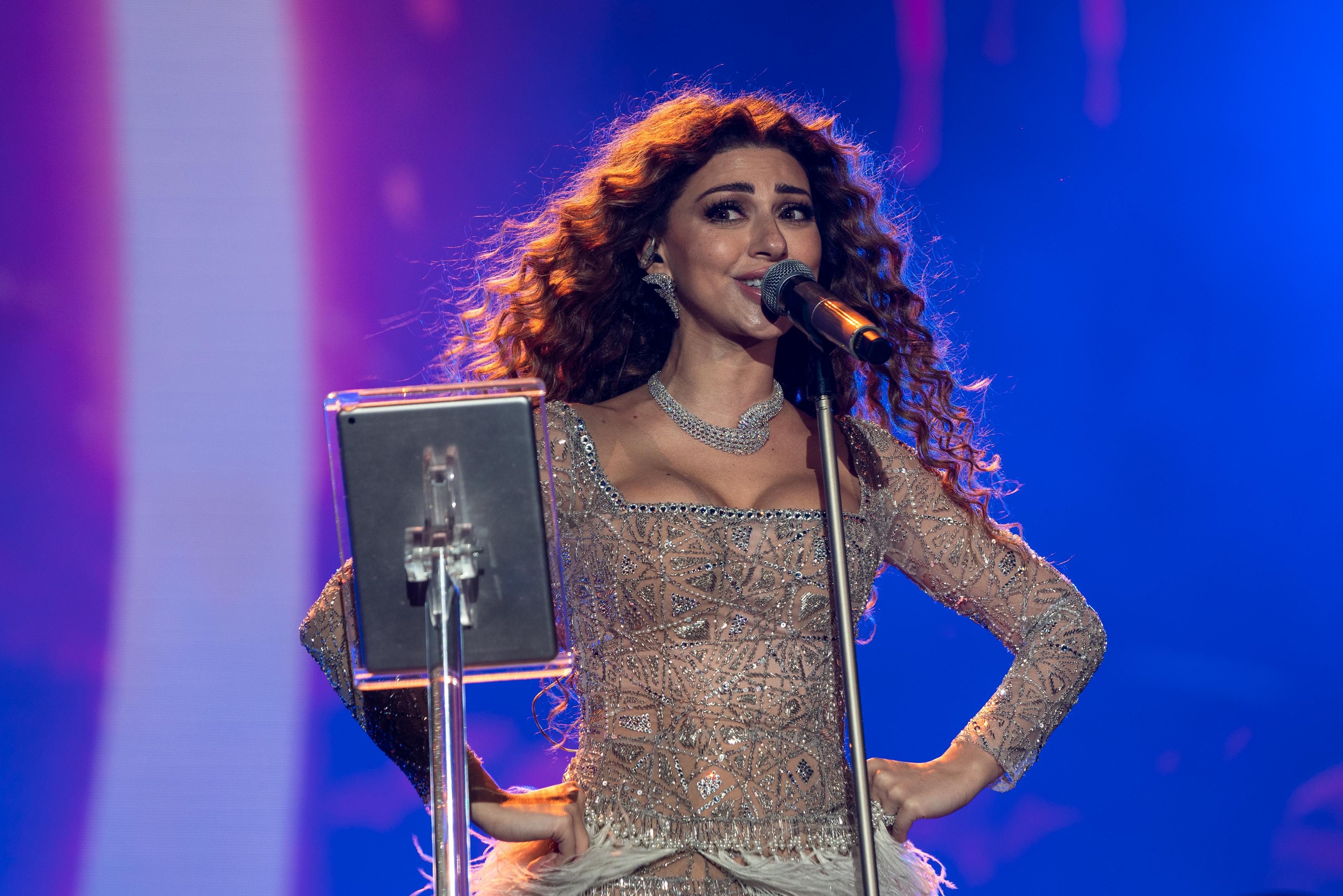 مريام فارس تشعل المسرح في حفل جديد لصالح مرضى السرطان