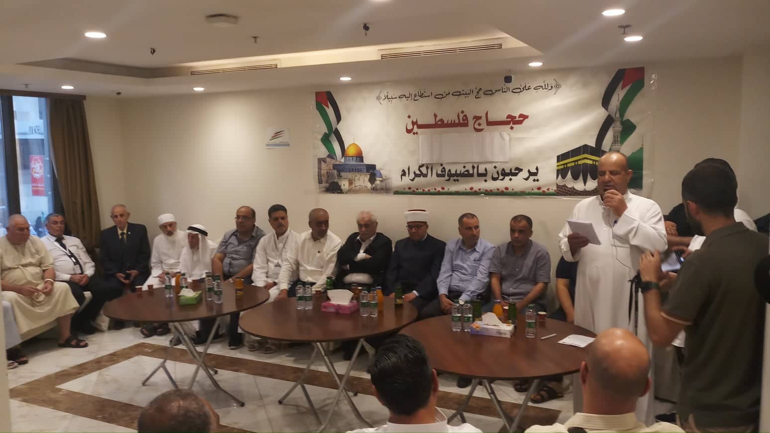 وزير الأوقاف يطلع على أوضاع حجاج فلسطين